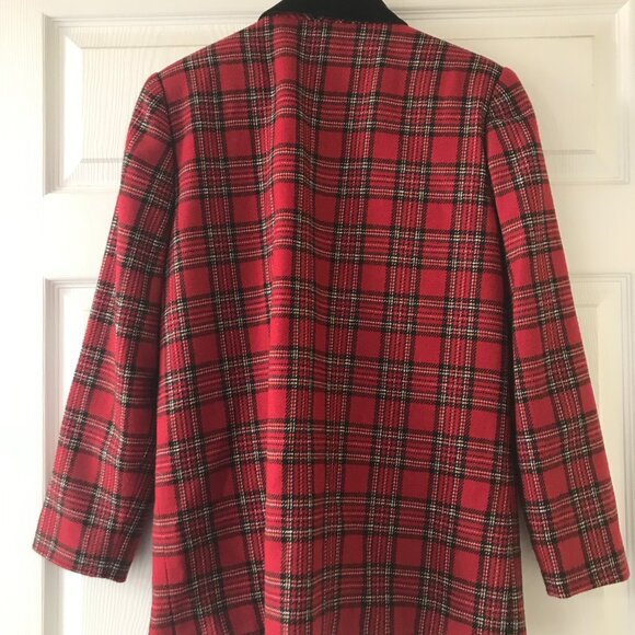 Sag Harbor Petite Size 10–14 Red Plaid Blazer with Black Velvet Collar - Picture 3 of 3